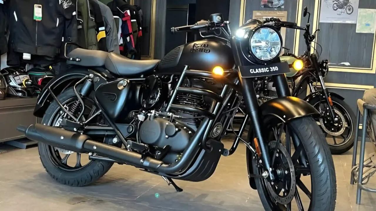 Royal Enfield Classic 350 Bullet – 349cc J-Series Engine, Timeless Retro Design & 45km/l Mileage Cruiser at Just ₹95,000!